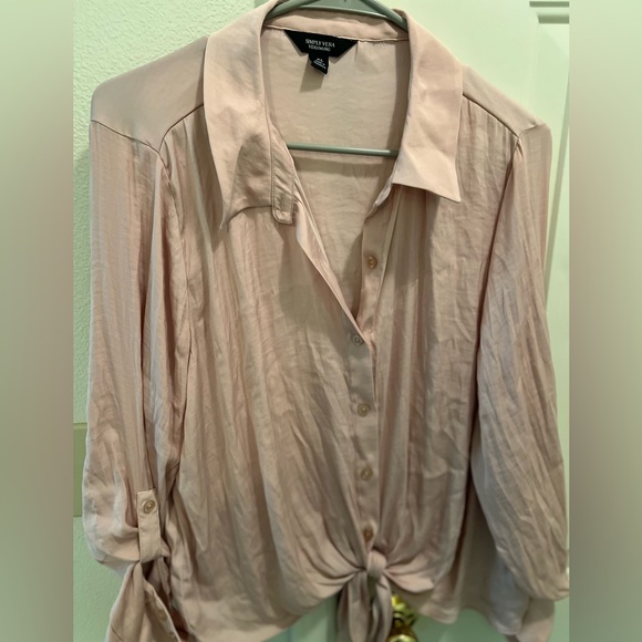 Polyester top - Picture 1 of 4